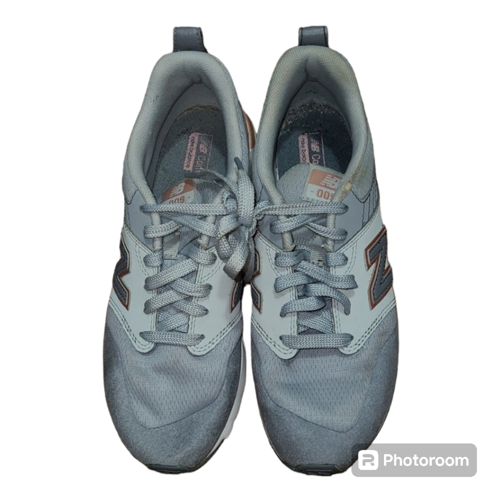 New Balance walking running tennis shoes‎ size 7.5